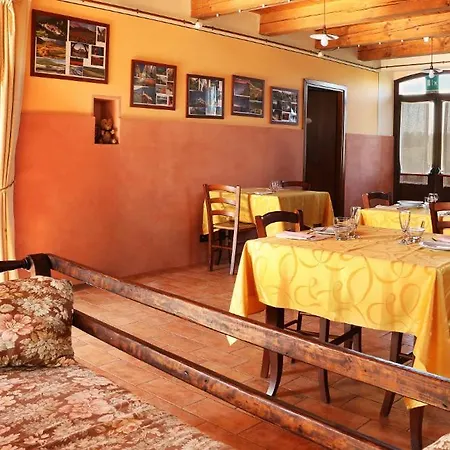 Sleeps 2 Pool Wifi Daire